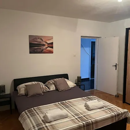 Karla * טרוגיר